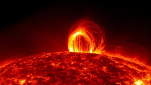 ‘Cannoni di fuoco’ e ondate di tempeste solari: cosa sta succedendo alla nostra stella?