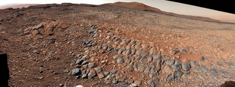 Marte: Curiosity trova pericolose rocce ‘a schiena di alligatore’ e cambia rotta