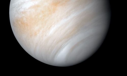 Perché Venere ruota così lentamente? Uno studio ne spiega il motivo