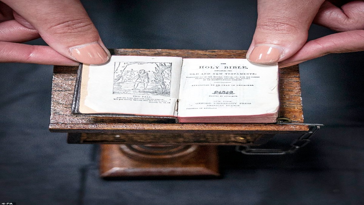Regno Unito: scoperta un’antica Bibbia in miniatura nella biblioteca di Leeds