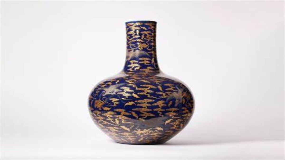 Inghilterra: snobba il regalo del padre ma scopre che si tratta di un antico e prezioso vaso cinese