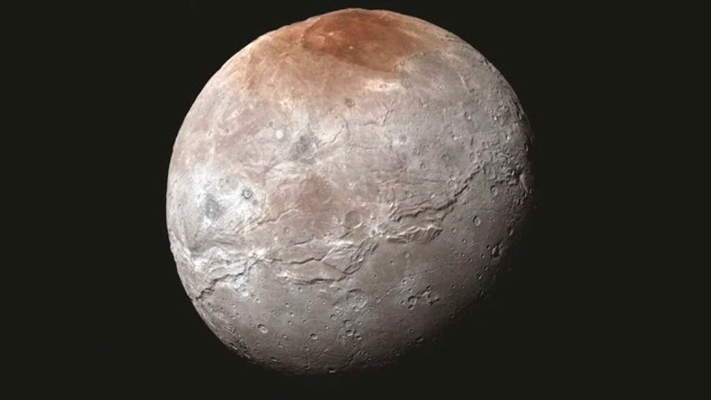Caronte, la luna di Plutone sta rallentando la rotazione per un motivo inaspettato