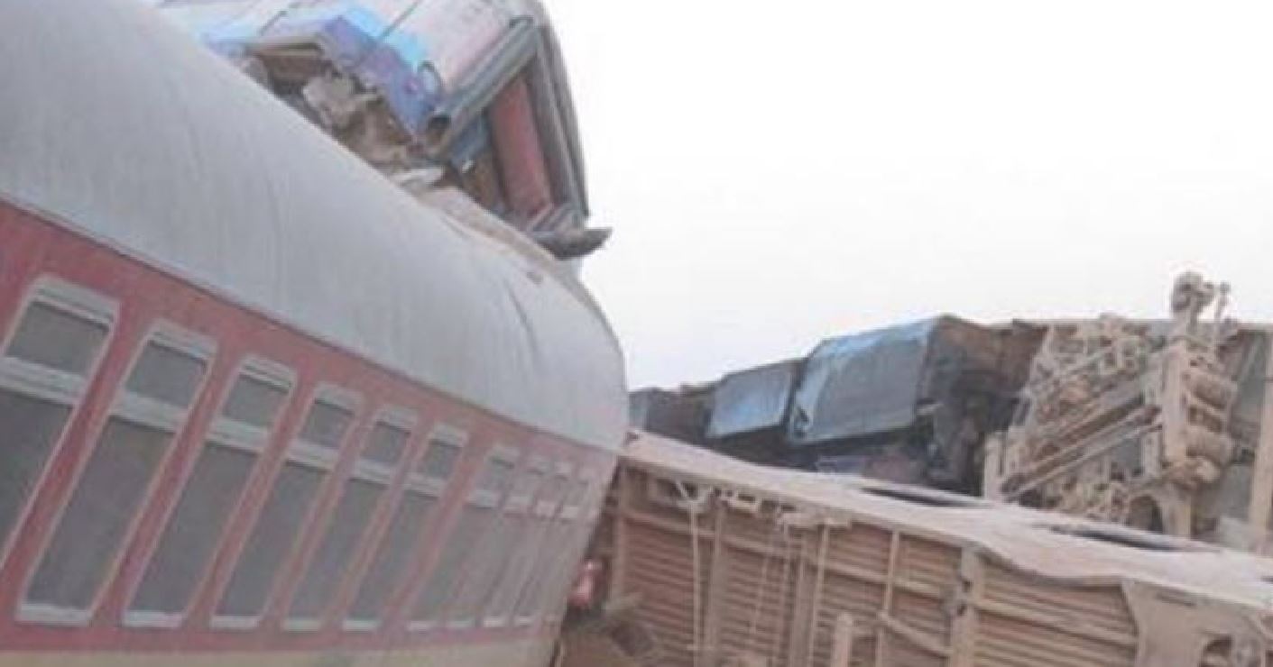 Spaventoso deragliamento ferroviario vicino a Tabas: decine di morti e feriti