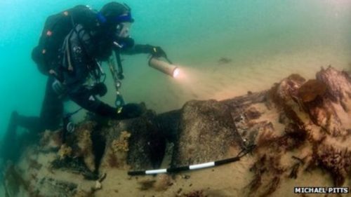 Incredibile scoperta: trovato il timone della HMS Invincible affondata nel 1758