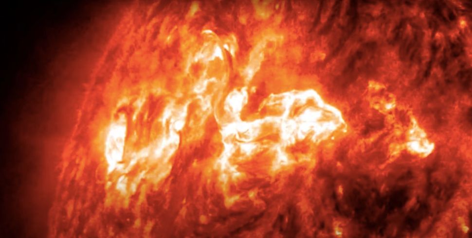 Gigantesca macchia solare AR3038 ‘punta dritta verso la Terra’