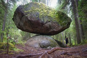 Kummakivi