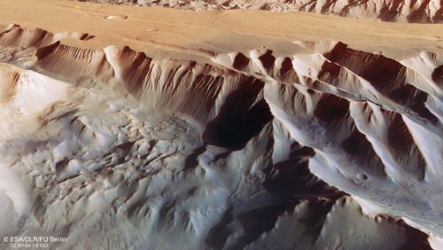 Mars Express cattura immagini spettacolari dei più grandi canyon del Sistema Solare