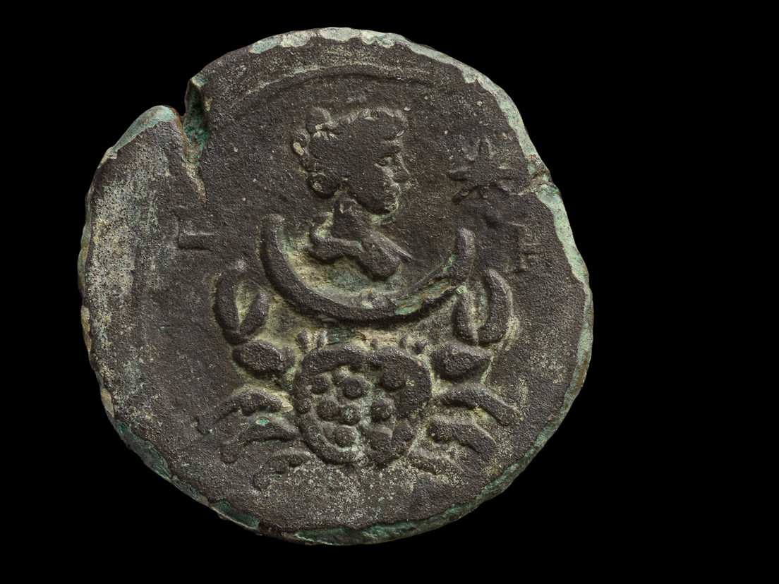 Una moneta di quasi 2000 anni con l’effigie della dea della Luna scoperta in Israele