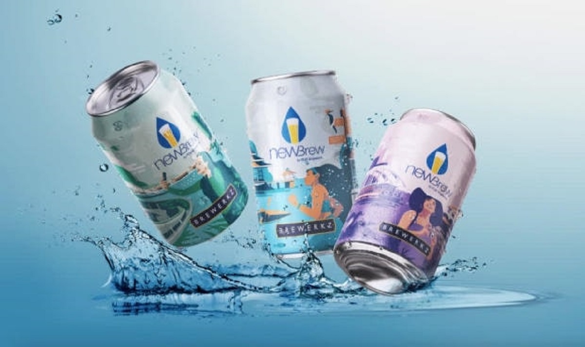 Singapore: nasce la birra prodotta dall’acqua riciclata dei servizi igienici ed è una moda in città