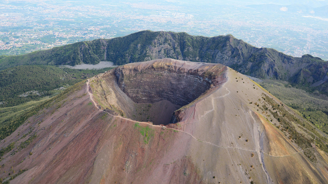 Turista americano precipita nel cratere del Vesuvio