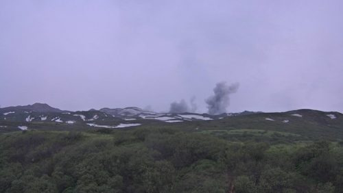 Russia: esplode vulcano Ebeko Nuvola di cenere alta quasi 2.000 metri nelle Isole Curili