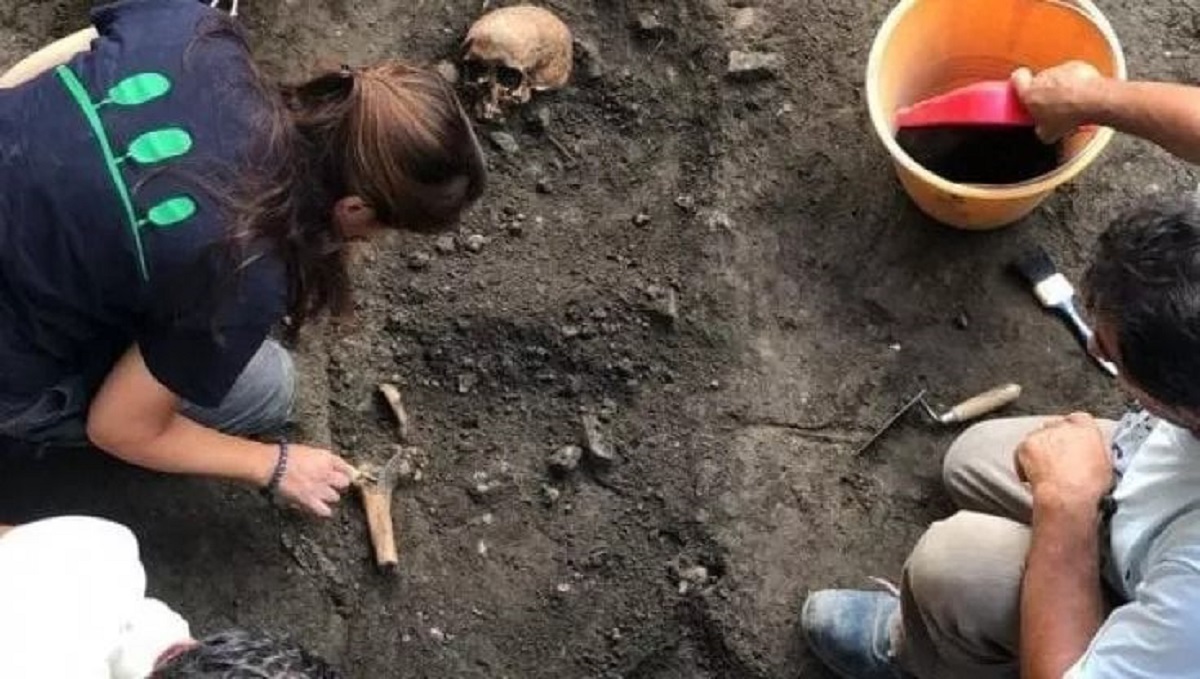 Nel “ventre” dell’ospedale Ascalesi è stata scoperta una piccola necropoli romana
