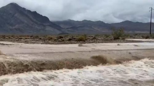 Piogge torrenziali allagano la Death Valley. Oltre mille persone bloccate nel parco