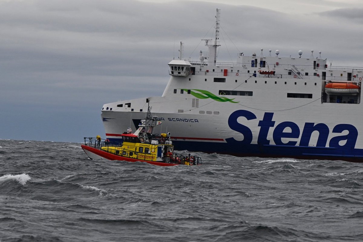 Svezia: traghetto prende fuoco con 300 persone a bordo, la situazione