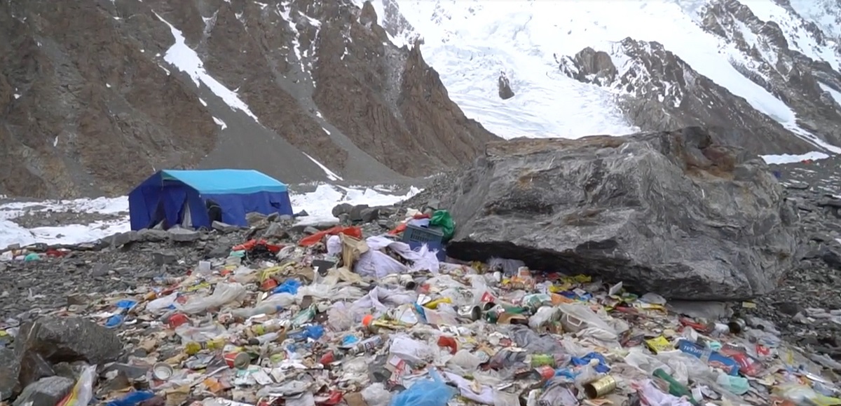 Inquinamento: il K2 è una vera discarica, tonnellate di rifiuti lasciati dalle varie spedizioni