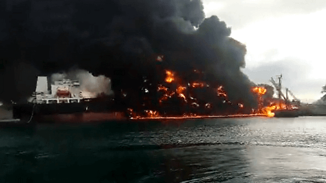 Fulmine cade su raffineria: colossale incendio in Venezuela