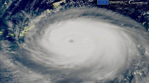 Il Giappone in allerta per il passaggio del super tifone