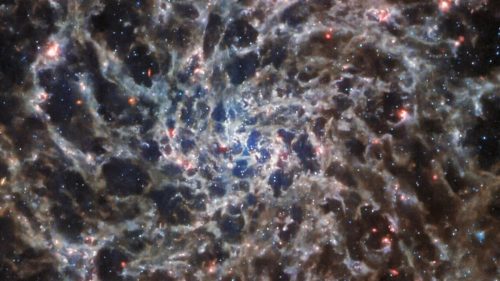Il James Webb ci mostra l’interno di una galassia lontana in una nuova e spettacolare immagine