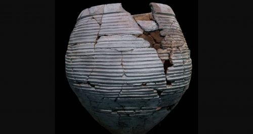 Scoperto un antico vaso gigante dell’età del ferro a Sharjah: “È enorme”