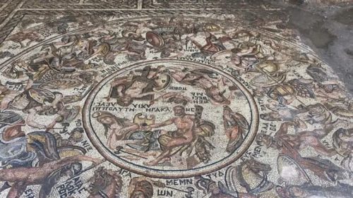 Bellissimo e raro mosaico raffigurante la guerra di Troia rinvenuto in Siria