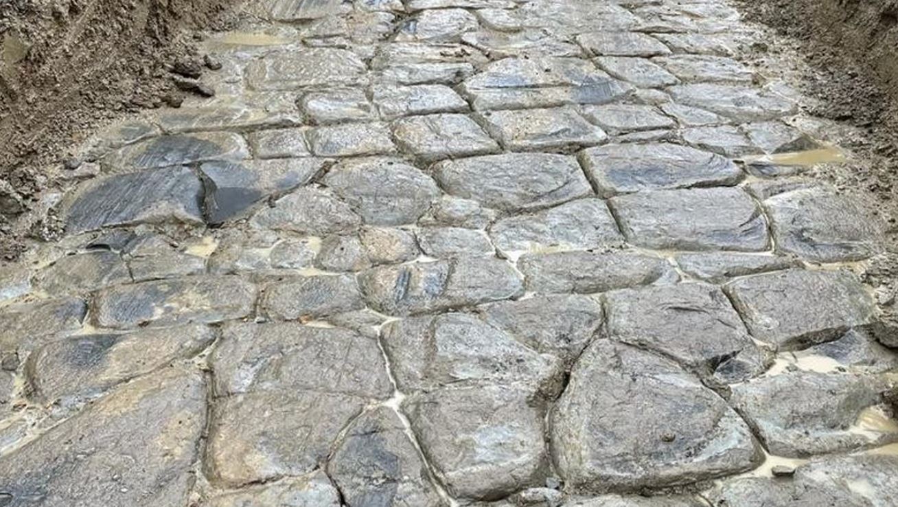 Scoperta antica strada perfettamente conservata a Evesham: “È di importanza mondiale”
