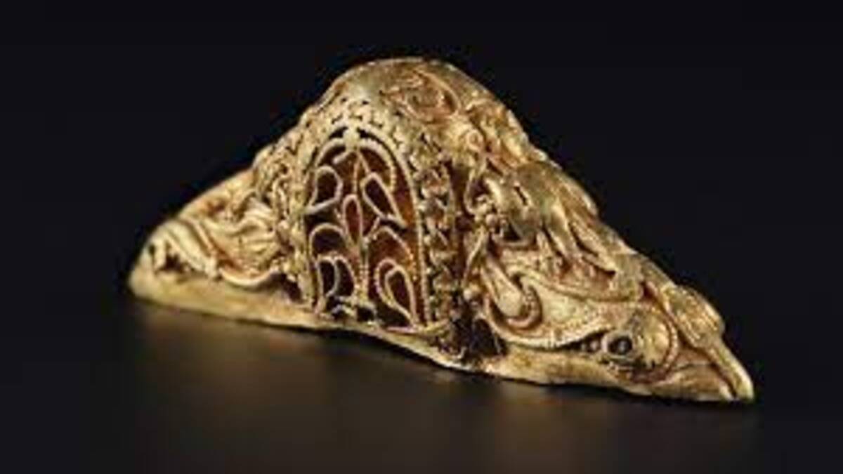 Eccezionale scoperta: rinvenuto pomo di spada in oro risalente a 1.300 anni fa