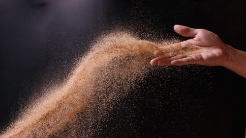 Scoperto un modo per curare l’obesità con particelle di sabbia purificate