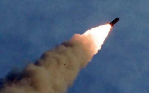 Corea del Nord lancia un missile balistico a medio raggio: diramata allerta in due aree del Giappone