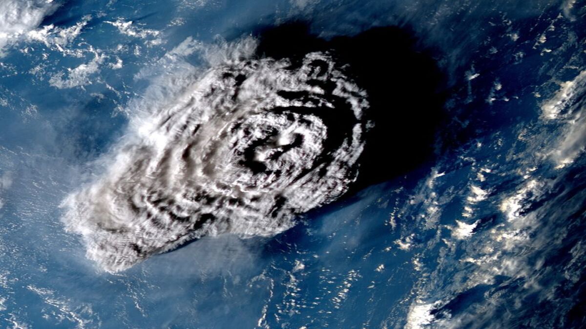 2022-11-03T183427Z_2_LYNXMPEIA20U4_RTROPTP_3_SCIENCE-VOLCANO-1-1.jpeg
