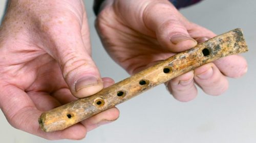 Scoperto un raro flauto in osso in Inghilterra