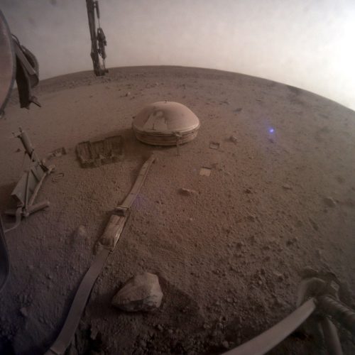 Marte: InSight pubblica l’ultima foto prima di spegnersi