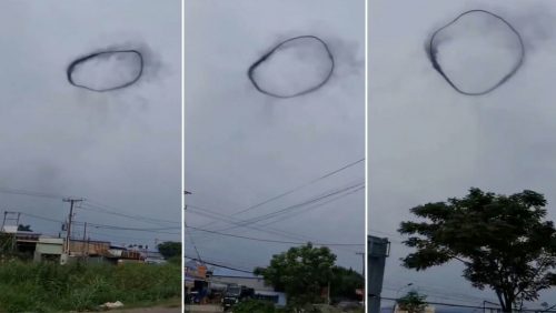Un inquietante anello di fumo nero appare nel cielo del Vietnam