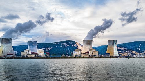 Crisi energetica: la Francia riattiva sei centrali nucleari