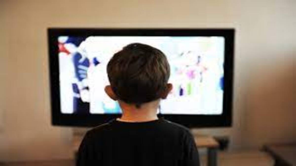 I bambini che guardano violenza in TV hanno un cattivo rendimento scolastico. Lo studio