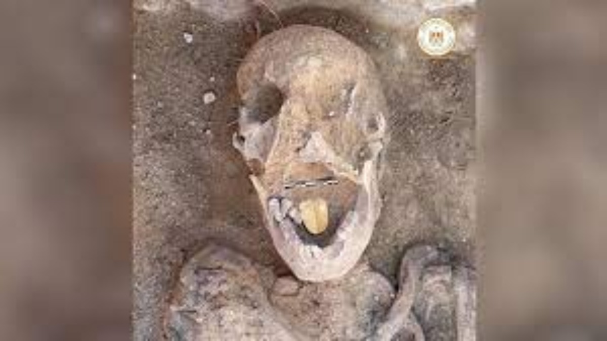 Scoperte mummie con la lingua d’oro in Egitto