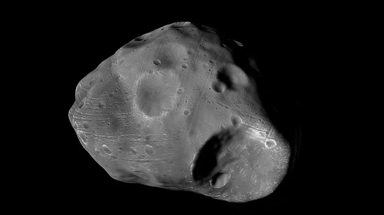 Phobos: una struttura enorme nella profondità della luna di Marte