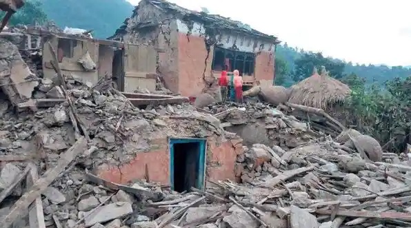 Un terremoto di magnitudo 6,6 colpisce in Nepal, trema anche l’India