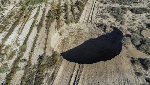 Cile: una misteriosa voragine verrà ‘riempita’ da una compagnia mineraria