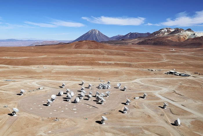alma_chja_plane_antennas-1.jpg