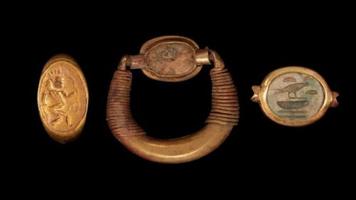 Scoperti antichi gioielli in oro in Egitto