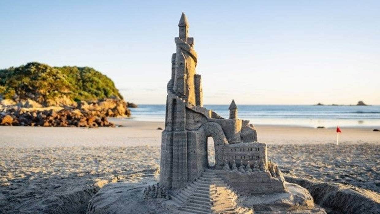 Dieci ore per costruire un castello di sabbia: il risultato è impressionante