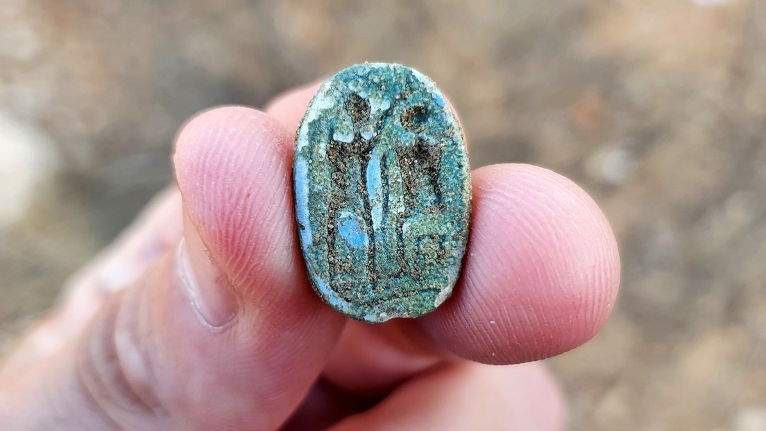 Un ‘giocattolo’ trovato in una gita scolastica si rivela essere un amuleto di 3000 anni