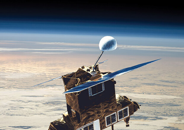 Il satellite ERBS e un frammento del razzo Delta 2 in caduta libera verso la Terra