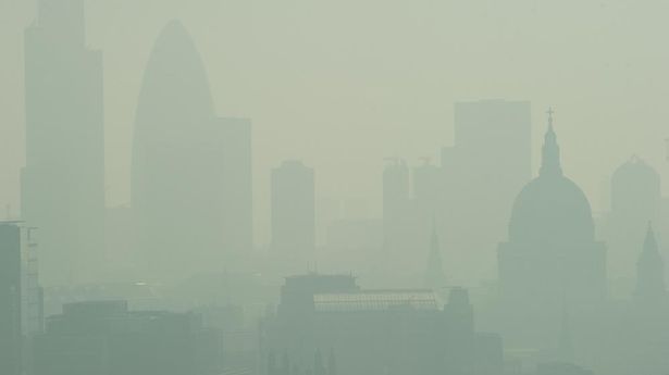 Lo smog ha effetti inaspettati sul cervello. Bastano poche ore di esposizione