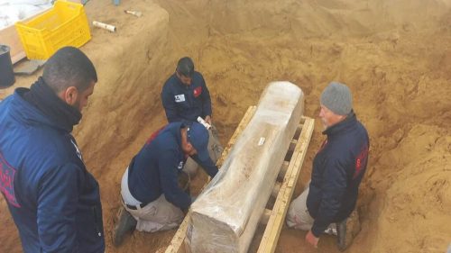 Sarcofago di epoca romana scoperto a Gaza