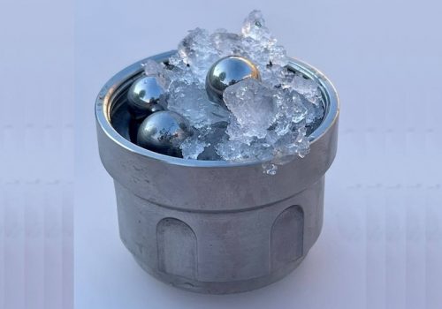 Scoperta nuova forma di ghiaccio con proprietà dell’acqua solida e liquida