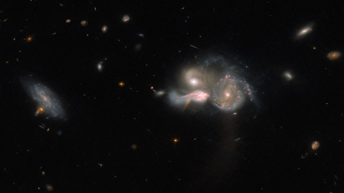 Hubble individua trio di galassie in collisione