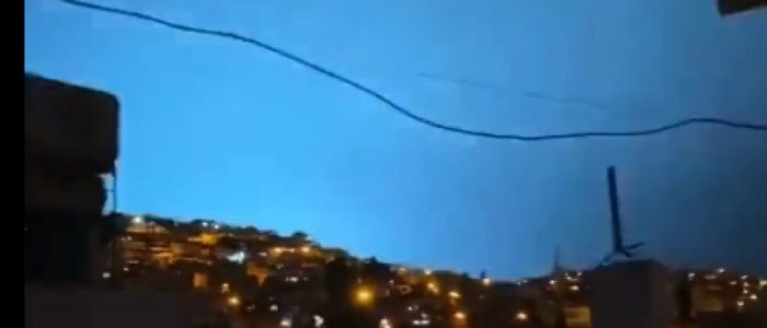 Turchia: intensi bagliori illuminano il cielo durante il terremoto