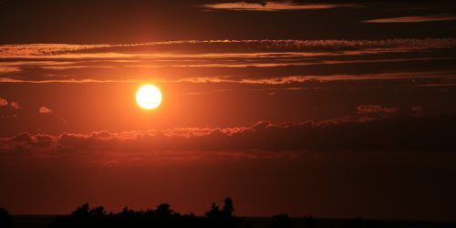 Perché durante il tramonto il Sole diventa rosso?