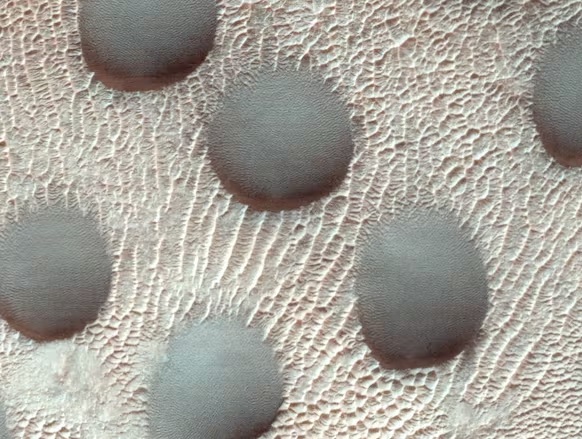 Il MRO scopre strane dune circolari su Marte
